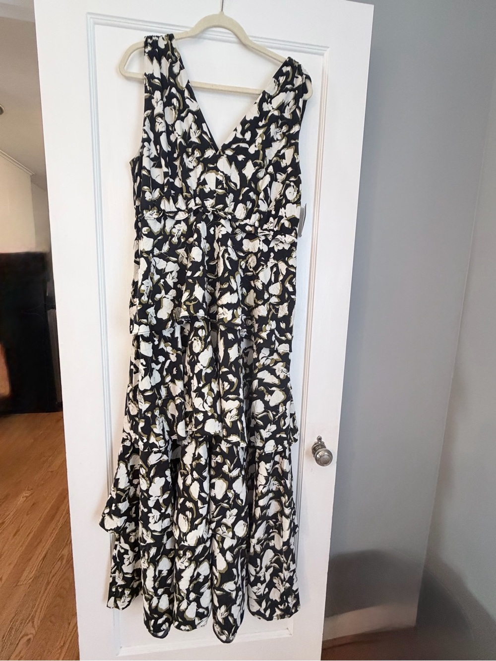 Chelsea28 Black & White Floral V-Neck Maxi Dress